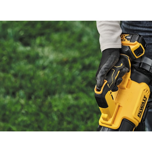 DEWALT 20V MAX* XR® Brushless Cordless Handheld Blower (Tool Only)