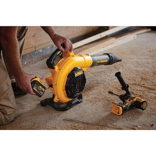 DEWALT FLEXVOLT® 60V MAX* Handheld Blower Kit