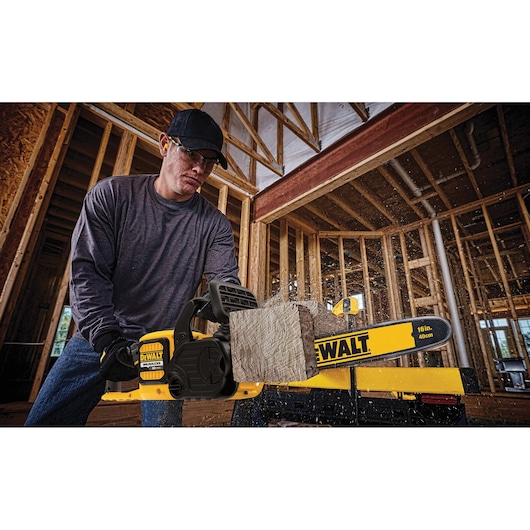 DEWALT FLEXVOLT® 60V MAX* Brushless Chainsaw Kit