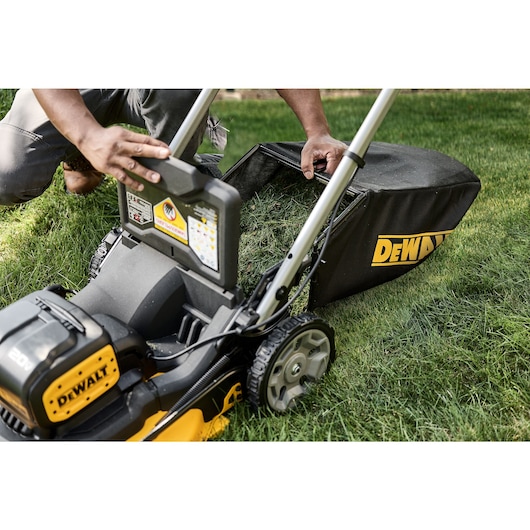 DEWALT 2X20V* MAX XR® Cordless RWD, Self-Propelled Mower Kit