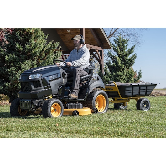 DEWALT 10 Cu. Ft. Swivel Cart