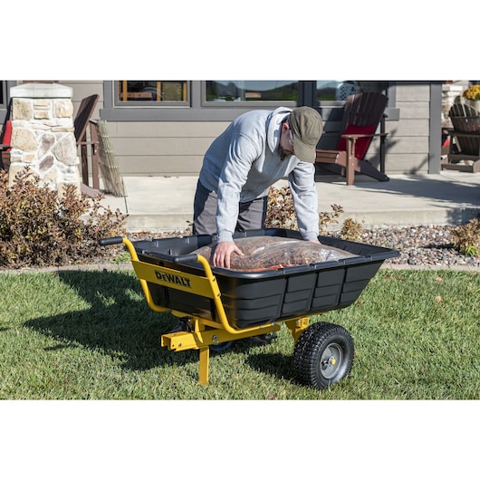 DEWALT 10 Cu. Ft. Swivel Cart