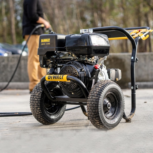 DEWALT Cold Water Gas Pressure Washer Powered by Honda® With Triplex Pump (4000 PSI at 3.5 GPM)