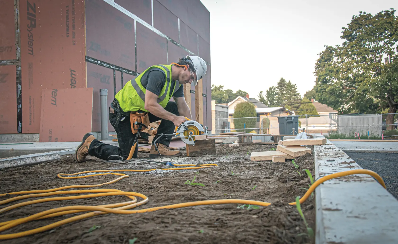 DEWALT® Lighted CGM Heavy-Duty Extension Cord (50 Ft)