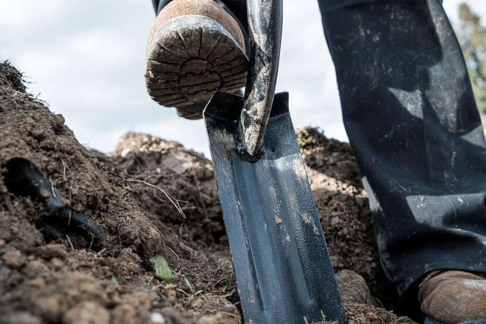 DEWALT® 46-in. Wood Handle Trenching Shovel