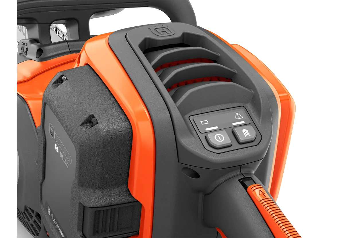 Husqvarna Power Axe 350i Chainsaw (battery and charger included)