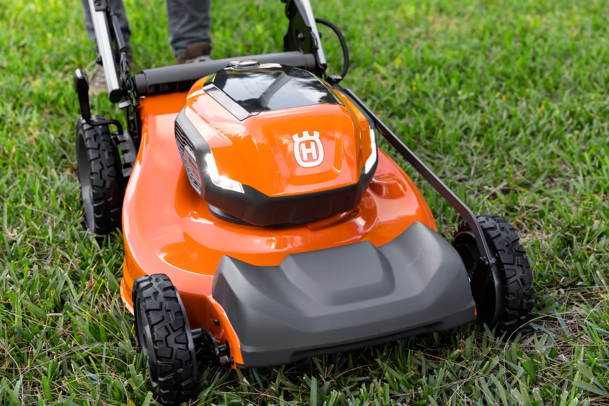 Husqvarna Lawn Xpert LE-322R (battery and charger included)