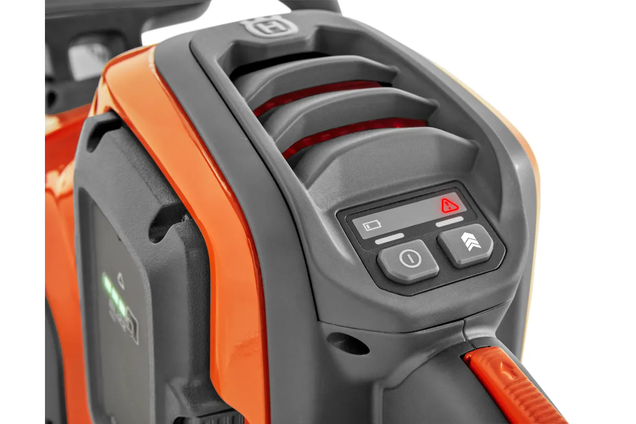 Husqvarna Power Axe 350i Chainsaw (battery and charger included)